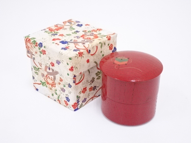 朱漆塗糸巻図二段蓋物